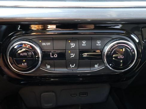 Used 2024 Chevrolet Trax ACTIV w/ Sunroof Package FWD image 24