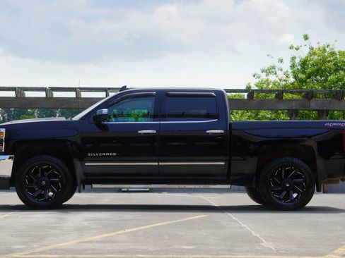Used 2017 Chevrolet Silverado 1500 LTZ w/ Sport Package AWD/4WD image 8