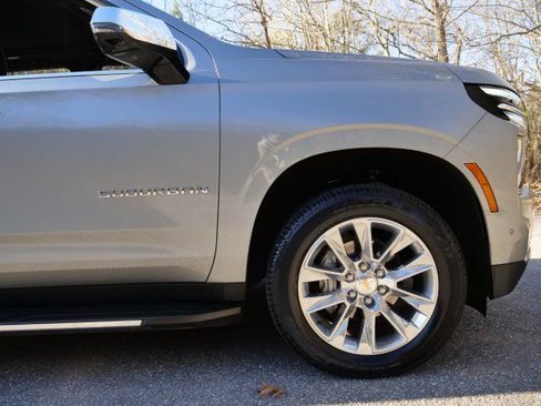 Used 2025 Chevrolet Suburban Premier image 52