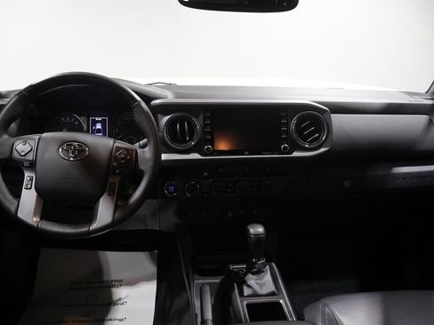 Used 2022 Toyota Tacoma TRD Off-Road w/ TRD Premium Off Road Package AWD/4WD image 17