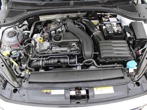 Certified 2025 Volkswagen Jetta SE w/ Black Wheel Package FWD image 29