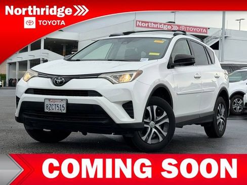 Used 2018 Toyota RAV4 LE FWD image 3