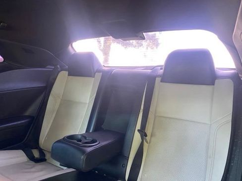 Used 2015 Dodge Challenger SXT RWD image 10