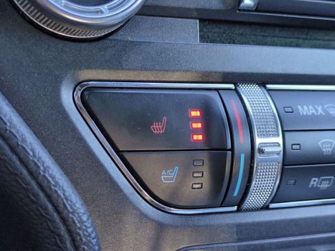 Used 2017 Ford Mustang Premium image 21