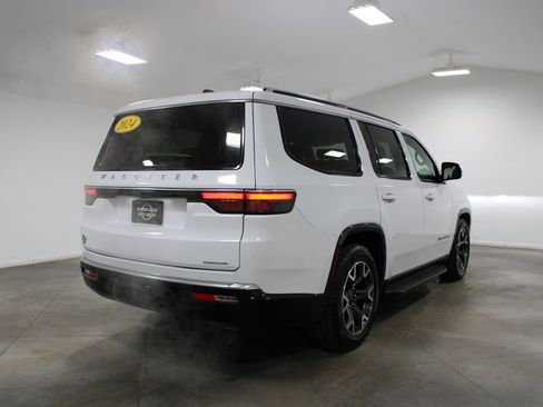 Used 2024 Jeep Wagoneer Series III image 9