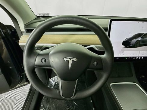 Used 2023 Tesla Model Y Performance AWD/4WD image 10