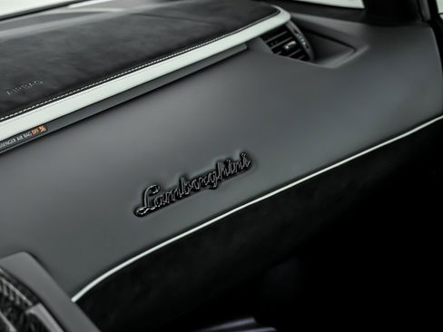 Used 2019 Lamborghini Aventador SVJ image 40