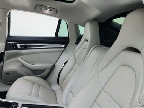 Used 2018 Porsche Panamera 4S image 29