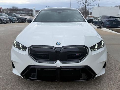 Used 2025 BMW M5 w/ Carbon Package image 9