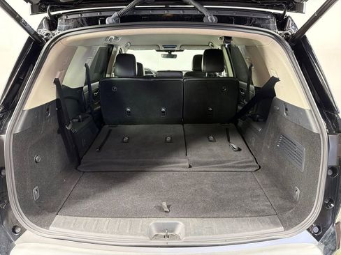 Used 2025 Nissan Pathfinder SL FWD image 19