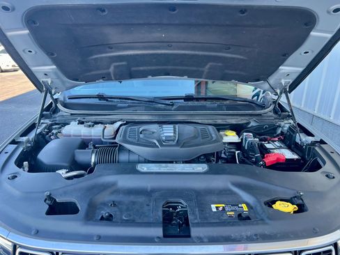 Used 2023 Jeep Wagoneer L Series III w/ Preferred Equipment Group image 10