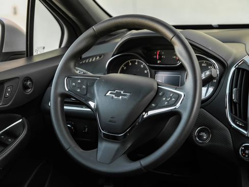 Used 2019 Chevrolet Cruze LT w/ Convenience Package FWD image 17