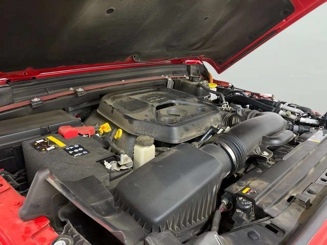 Used 2025 Jeep Wrangler Unlimited Sahara w/ Safety Group AWD/4WD image 90
