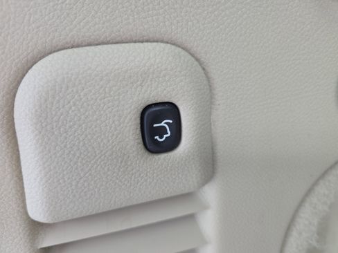 Used 2014 Jeep Grand Cherokee Overland AWD/4WD image 13
