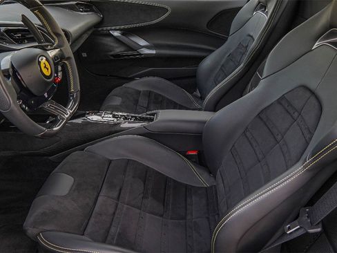 Used 2023 Ferrari SF90 Spider image 21