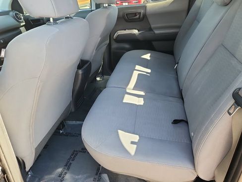 Used 2017 Toyota Tacoma SR5 RWD image 9