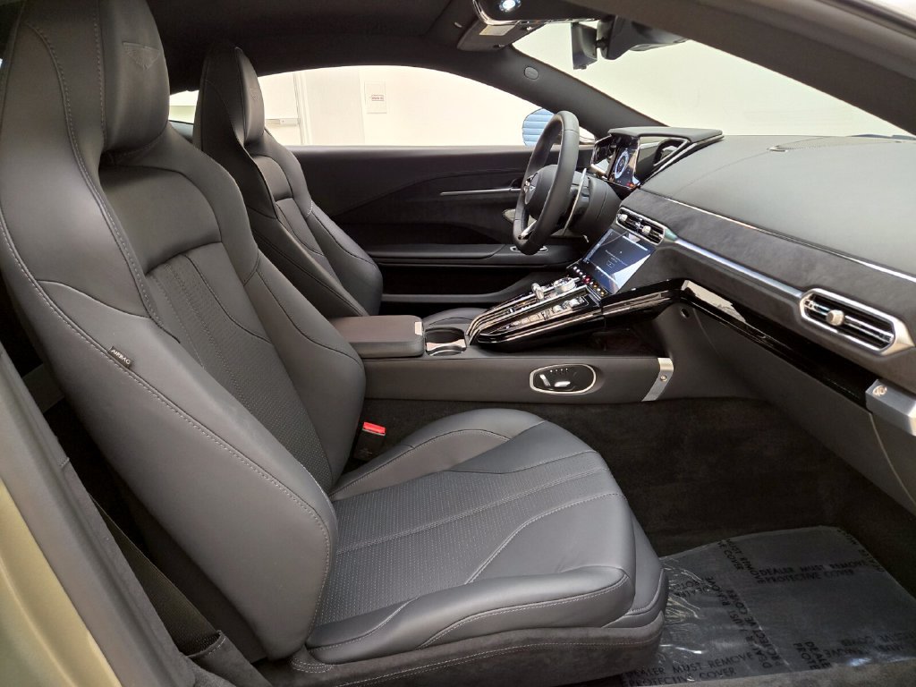 Used 2025 Aston Martin V8 Vantage Coupe RWD image 21