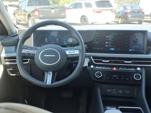 Used 2024 Hyundai Sonata SEL FWD image 11