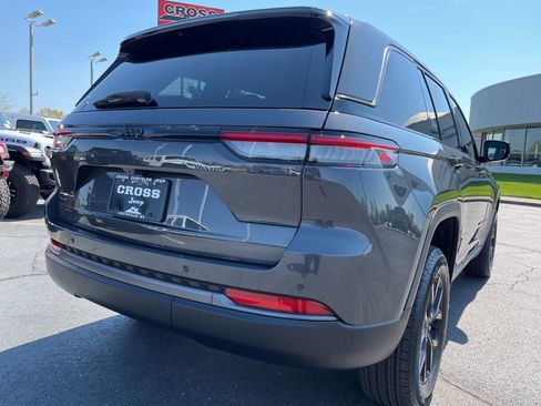 New 2026 Jeep Grand Cherokee Altitude AWD/4WD image 40