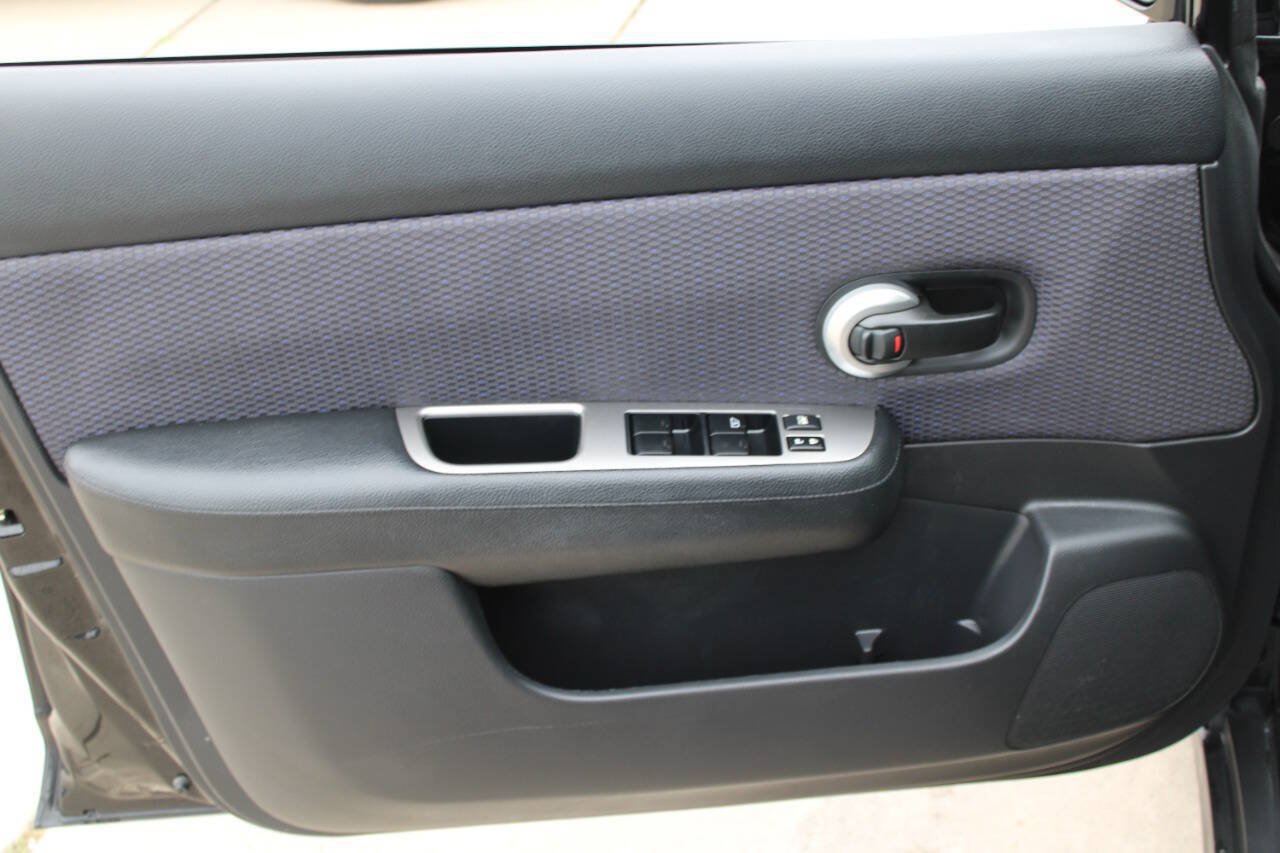 Used 2007 Nissan Versa Hatchback w/ ABS Pkg FWD image 18