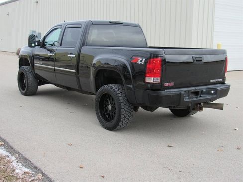 Used 2012 GMC Sierra 2500 Denali w/ Suspension Package, Off-Road image 8