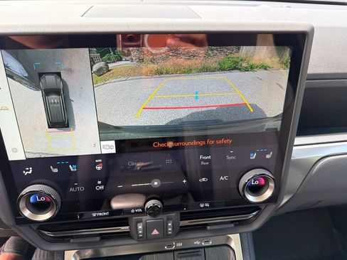 Used 2025 Lexus GX 550 w/ Accessory Package (2T) AWD/4WD image 25