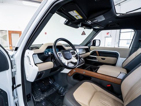 Used 2022 Land Rover Defender 90 X-Dynamic S image 35