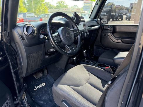 Used 2018 Jeep Wrangler Unlimited Sport S AWD/4WD image 10