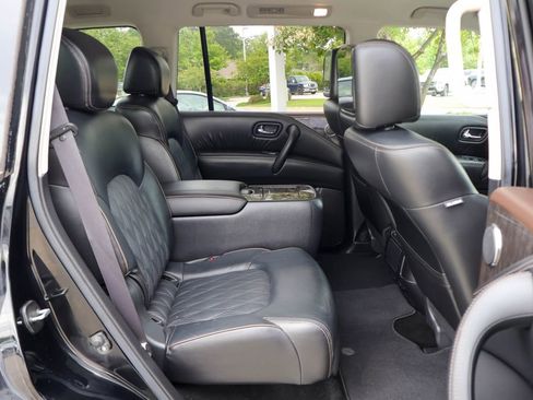 Used 2022 Nissan Armada Platinum w/ Captain's Chairs Package RWD image 10