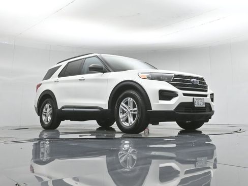 Certified 2023 Ford Explorer XLT RWD image 50