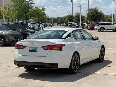 Used 2024 Nissan Altima 2.5 SR FWD image 5