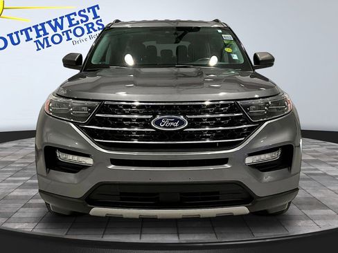 Used 2021 Ford Explorer XLT w/ Equipment Group 202A AWD/4WD image 2