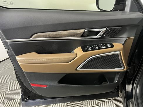 Used 2022 Kia Telluride SX w/ SX Prestige Package image 18