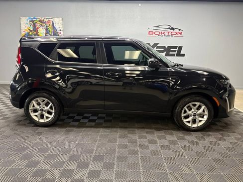 Used 2023 Kia Soul LX w/ LX Technology Package FWD image 13