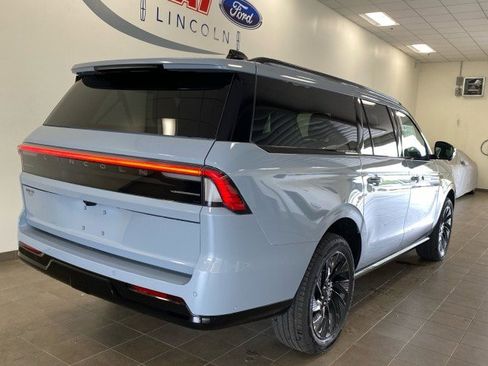 New 2025 Lincoln Navigator L Reserve w/ Jet Appearance Package image 11