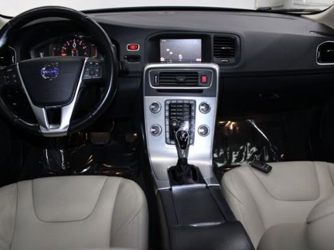 Used 2018 Volvo S60 T5 Dynamic w/ Vision Package image 2