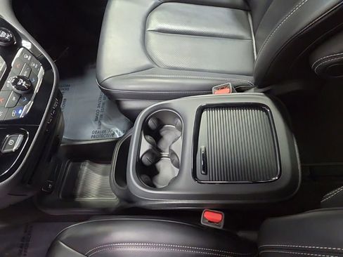 Used 2023 Chrysler Pacifica Touring-L w/ S Appearance Package FWD image 23
