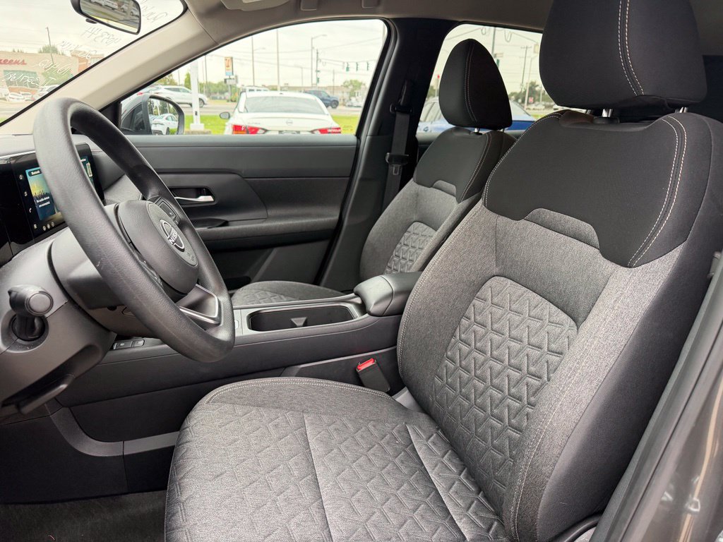 Used 2026 Nissan Kicks SV FWD image 9