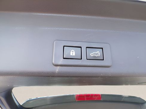 Used 2022 Subaru Ascent Limited w/ Technology Package image 11