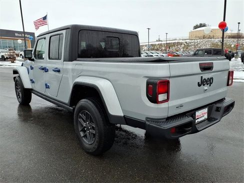 Used 2024 Jeep Gladiator Sport image 6