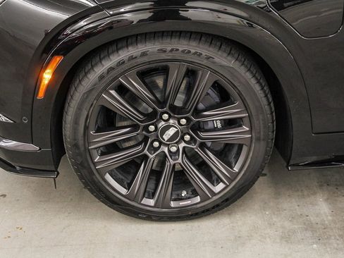 Used 2026 Cadillac Vistiq Platinum image 8