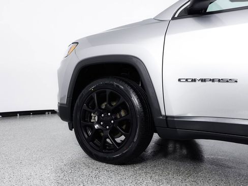 Used 2022 Jeep Compass Latitude w/ Sun and Sound Group AWD/4WD image 6