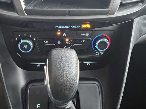 Used 2022 Ford Transit Connect XLT image 17