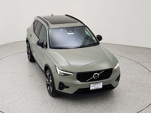 Certified 2025 Volvo XC40 B5 Plus AWD/4WD image 10