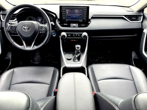 Used 2022 Toyota RAV4 XLE Premium image 30