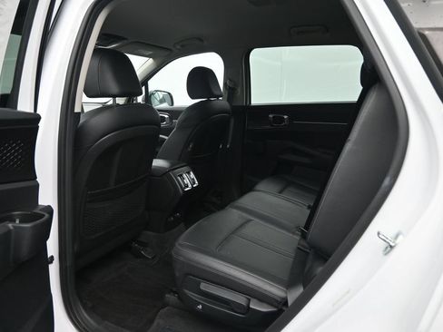 Used 2022 Kia Sorento S FWD image 25