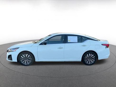 Used 2025 Nissan Altima 2.5 SV image 8