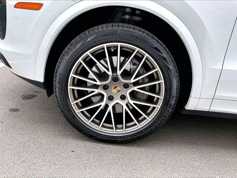 Certified 2023 Porsche Cayenne Platinum Edition AWD/4WD image 14