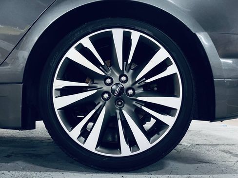 Used 2019 Lincoln MKZ Reserve w/ Luxury Package FWD image 14