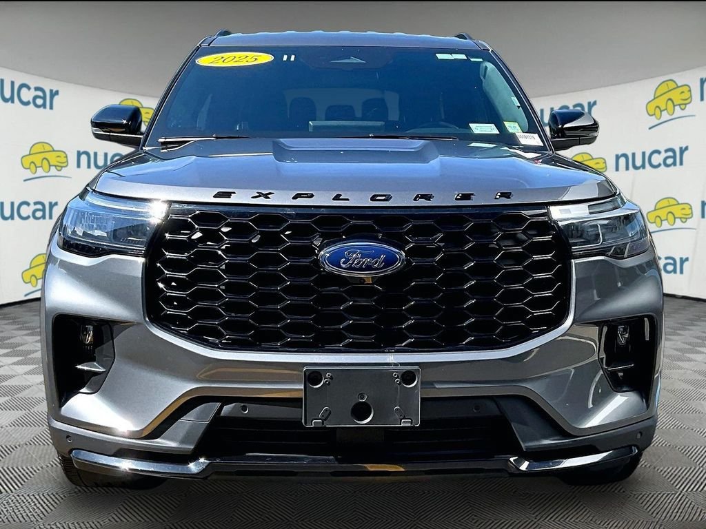 Used 2025 Ford Explorer ST-Line w/ ST-Line Street Pack AWD/4WD image 2